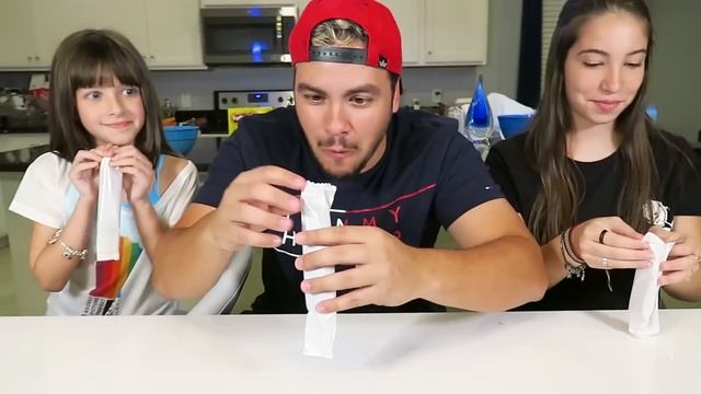 PROVANDO SORVETES DIFERENTES DOS ESTADOS UNIDOS! (OREO, REESE'S E M&M) смотреть онлайн