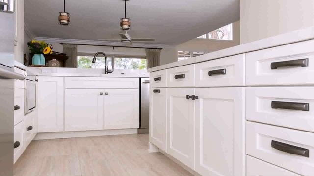 Kitchen Cabinet Hardware Trends 2021 смотреть онлайн