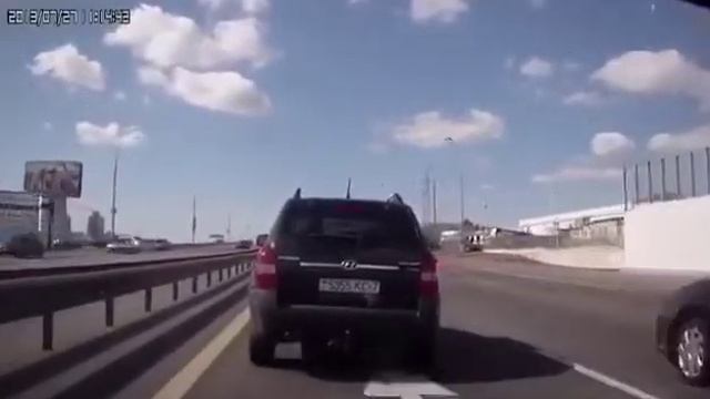 Гаишник думал с ним такого никогда не произойдёт. The policeman thought him this will never happen. смотреть онлайн