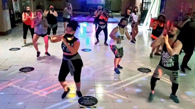 El CARNAVAL DE CELIA // LA VIDA ES UN CARNAVAL // CELIA CRUZ // ZUMBA // COREO BY FURIOUS DANCE смотреть онлайн