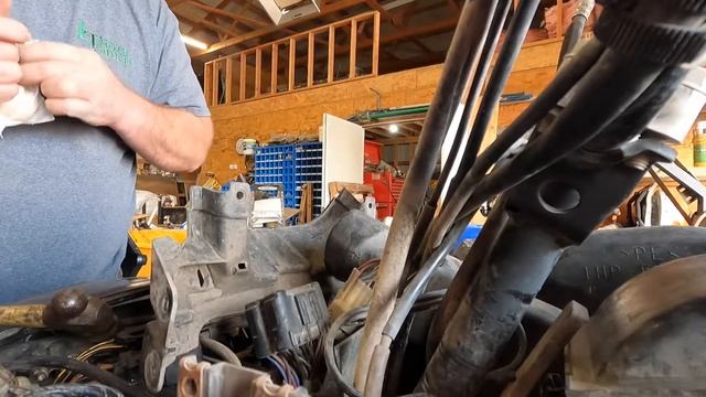 Replacing Steering Shaft Bushing on a Grizzly 700 смотреть онлайн