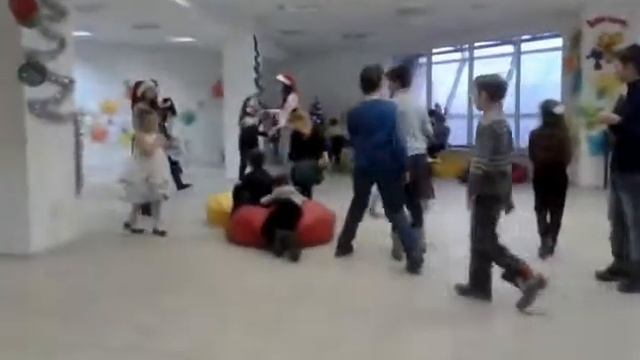 На утреннике с Ун-Моменто 27 12 2017 -1 смотреть онлайн