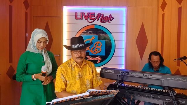 Fly Me to the Moon By Frank Sinatra. Covered by Rita & Hanafi смотреть онлайн