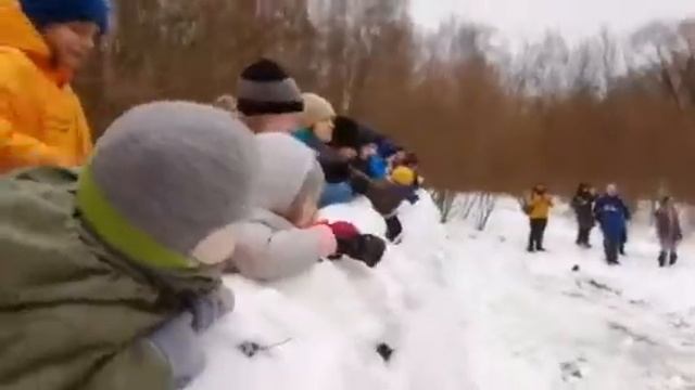 Масленичные гуляния для детей который год организовывают жители своими силами на Крылатских холмах смотреть онлайн