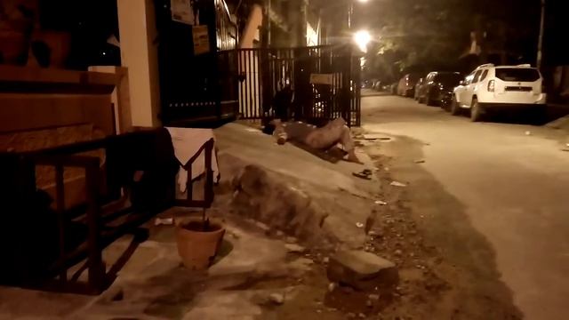 Drunk South African Woman Caught On Camera in Bengaluru (part 2) смотреть онлайн