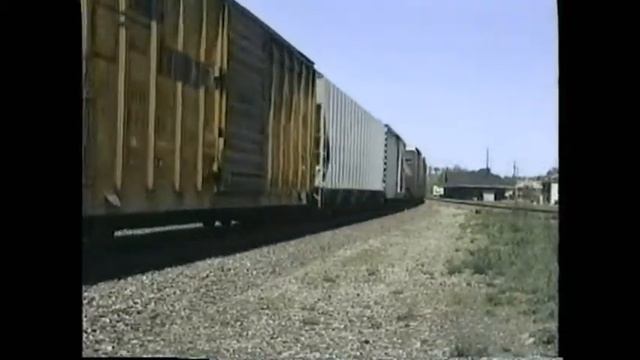 Conrail train meet. TV6 and BUIN (UP SD60M's) at Ashtabula, Ohio. Date 5-27-97. Time 2:34 pm. смотреть онлайн