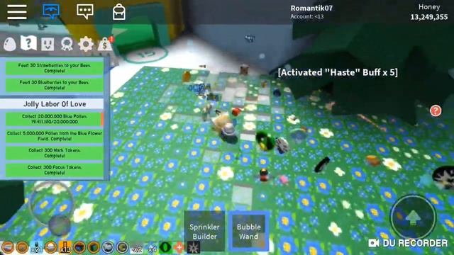 Играем в BEE SWARM SIMULATOR выполняем 18 квест у новогоднего мишки! смотреть онлайн