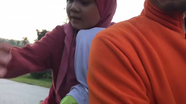 Ini lawak,😁 Mel buat perangai dah…mengantuk x nak sekolah…😅 смотреть онлайн