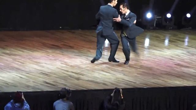 Baile de tango entre hombres - Buenos Aires Argentina смотреть онлайн