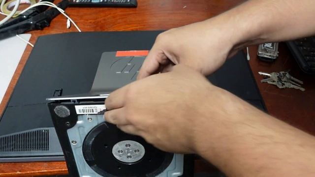 Cómo Desmontar El Soporte De Una Computadora HP EliteOne 800 G1