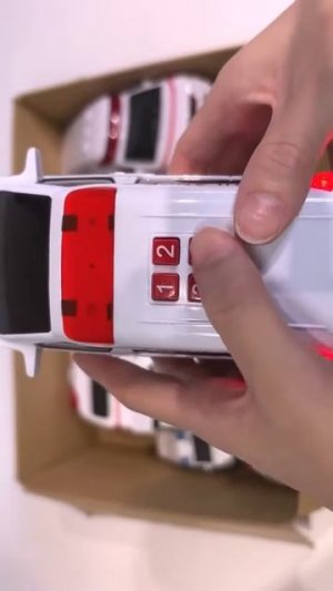 Мини-автомобиль «Скорая помощь» в экстренном случае преодолевает склон