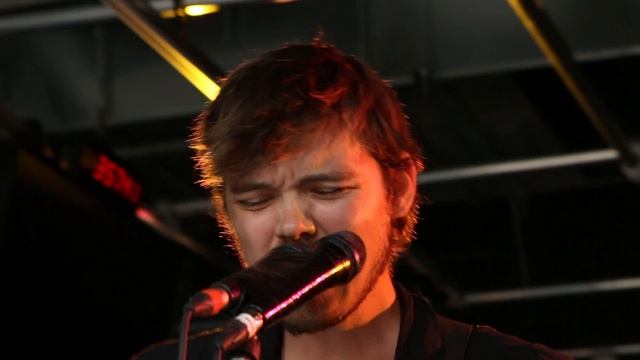 Half Moon Run - I Shall Be Released (Live at the Edge) смотреть онлайн