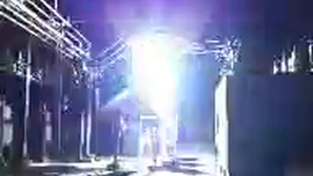 Substation Regulator Switch on Fire 25 kV (arcing until fault) смотреть онлайн