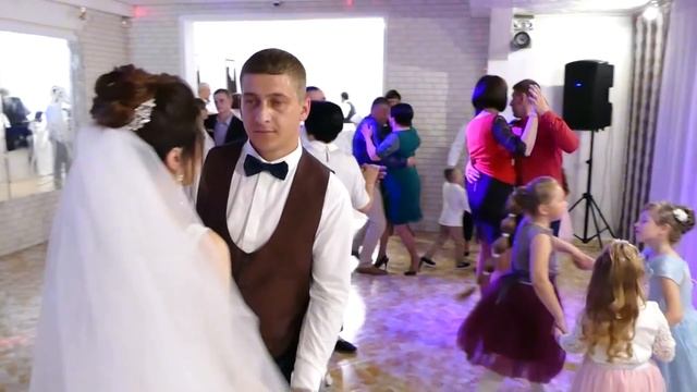 А ЗОРІ, А ЗОРІ - УКРАЇНСЬКА ВЕСІЛЬНА ПІСНЯ. РОДОСЛАВ 04.05.2019 смотреть онлайн