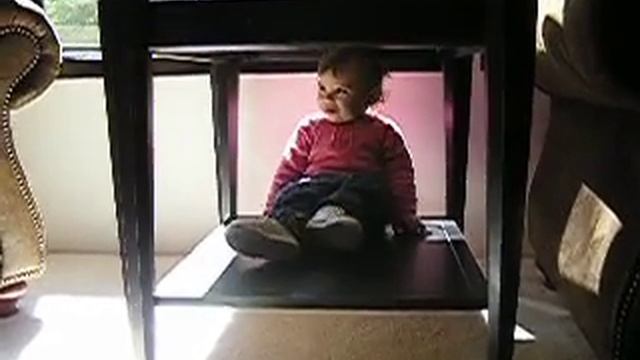 Savannah Anne Under Table смотреть онлайн