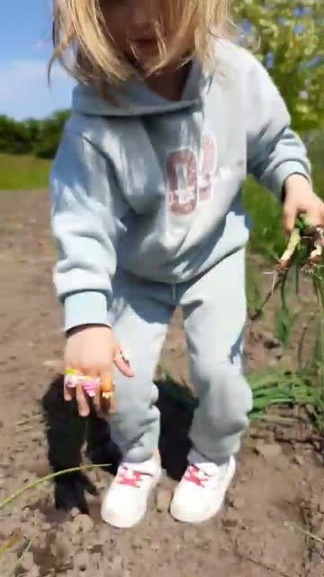 Май/В ауле/Огородные дела/ Витамины круглый год/ My garden #мадинауджуху #огород #garden #shorts смотреть онлайн