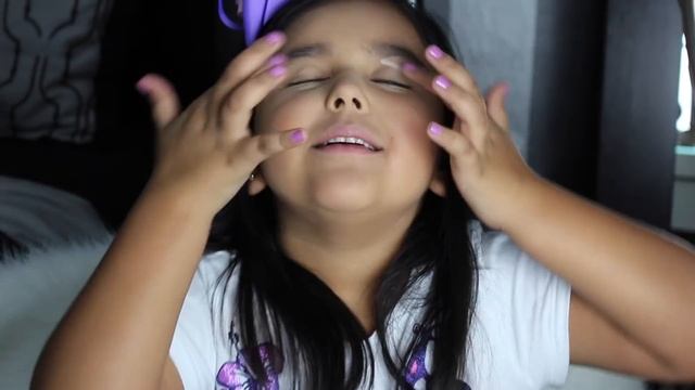 Niña de 6 años se maquilla como profesional .. смотреть онлайн