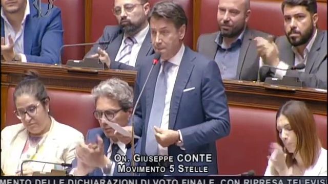 GIUSEPPE CONTE: "I CITTADINI SONO TENUTI IN SCACCO DALL'ESECUTIVO, MISURE PER UN PRECARIATO A VITA" смотреть онлайн