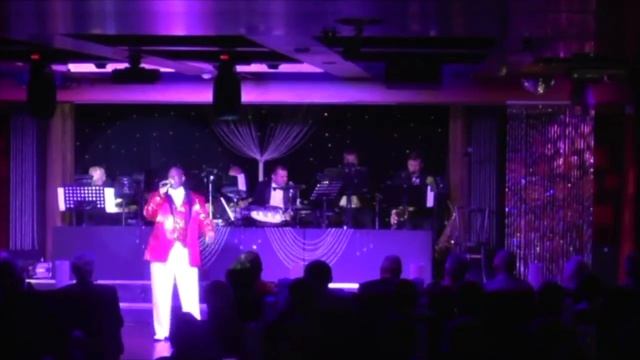 MS Albatros Boysie White 'Feeling Good' смотреть онлайн