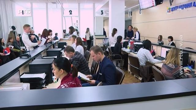 У Рівненському ЦНАПі тимчасово перестали реєструвати на чергу по закордонний паспорт смотреть онлайн
