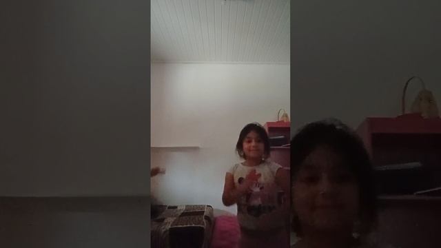 eu e a minha prima fazendo a dança da Barbie da Laurinha e da Helena смотреть онлайн