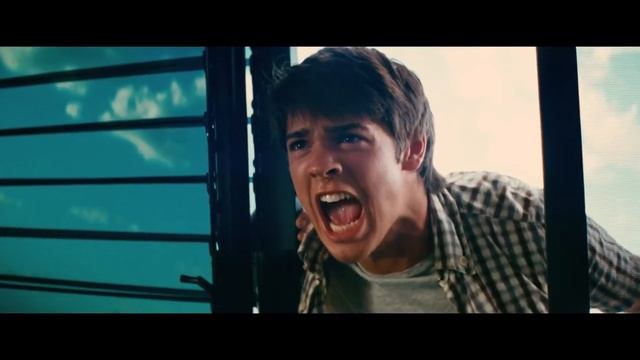 Piranha 3D (2010): Crystal eaten смотреть онлайн
