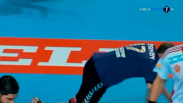 Alexander Dereven (skills and power against MKB Vesprem) смотреть онлайн