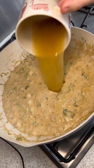 Creamy Chicken Bakes🥧 # chickenpie #chickenpastry #homemadegreggs #chickenpastryrecipe смотреть онлайн