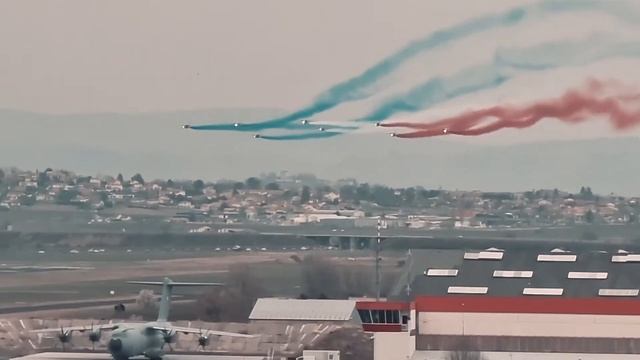 Patrouille de France au dessus de l'aéroport de Clermont-Ferrand le 03 mars 2021 смотреть онлайн