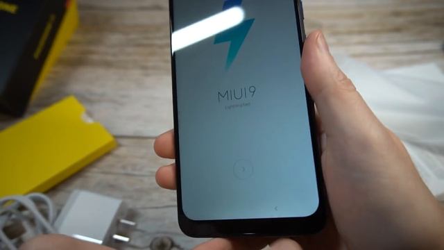 Xiaomi Pocophone F1 Unboxing and Overview With OnePlus 6 Comparison смотреть онлайн
