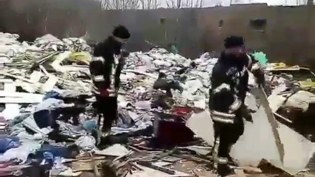 В Одесской области пожарные собирают дрова на помойке смотреть онлайн