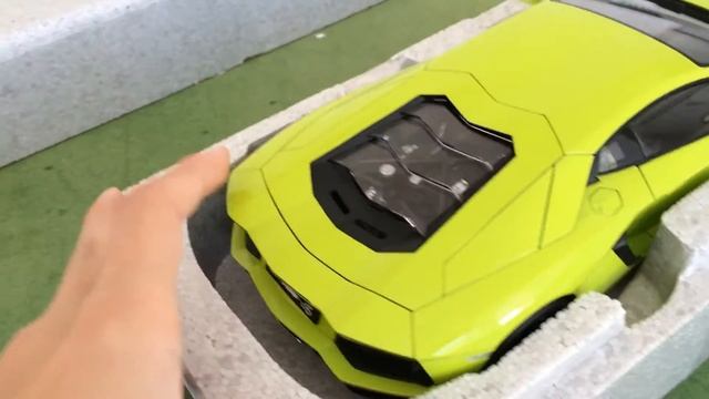 1:18 Lamborghini Aventador Unboxing by AUTOart Signature смотреть онлайн