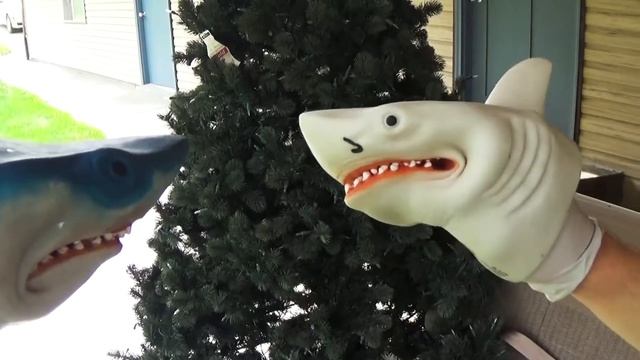 Shark time! Christmas Tree Hack! смотреть онлайн