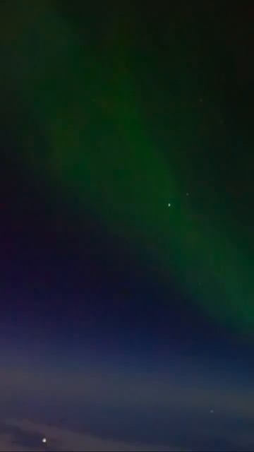 Видео Северного Сияния с самолёта при посадке Мурманске Аврора Вилладж #auroravillage @auroravillag смотреть онлайн