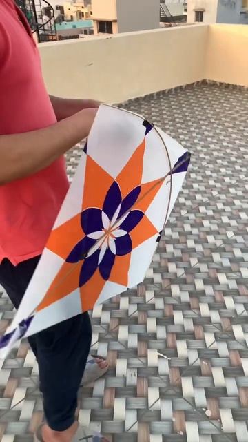 Flying Broken Kite | Repairing Broken Kite | #kite #kiteflying #shorts смотреть онлайн