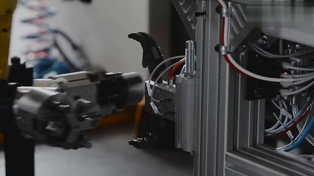 Робот Fanuc M-10iA 12 обслуживание 2 станков смотреть онлайн