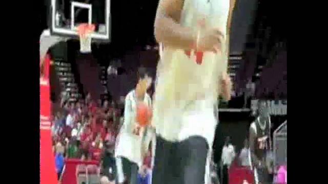 Chuck Hayes reverse dunk.wmv смотреть онлайн
