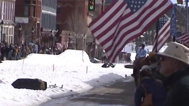 Lost Digital8 tape: Ski jumpers pulled by horse on city street смотреть онлайн