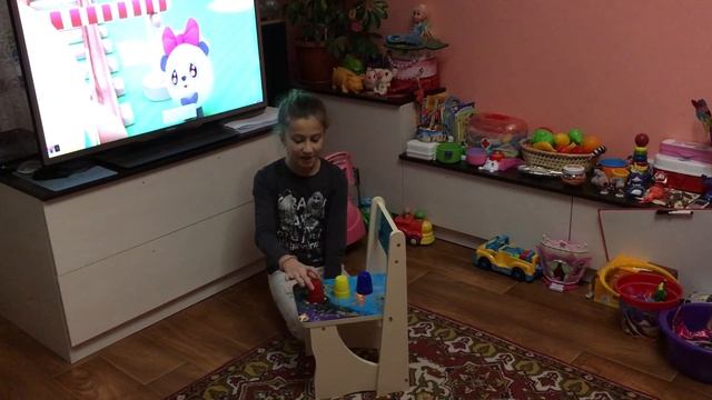 Фокусы от Кати. Катя исполняет, Лиза отвлекает публику!!! смотреть онлайн