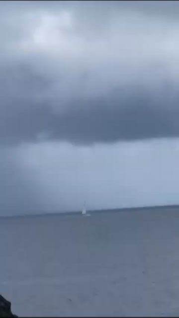 Funnel cloud at sea, unspecified location, Italy, 10/06/23 #funnelcloud смотреть онлайн