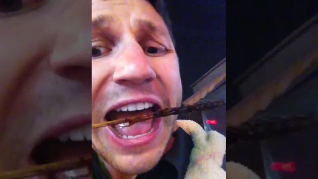 Eating a giant centipede смотреть онлайн