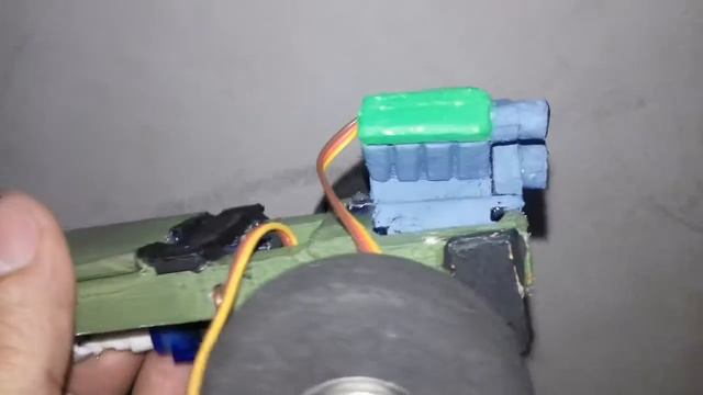Fazendo o motor decorativo para dar mais realidade ao caminhão Motor pintado. смотреть онлайн