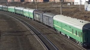 Интересный поезд,ВЛ85 с почтово-багажными вагонами.