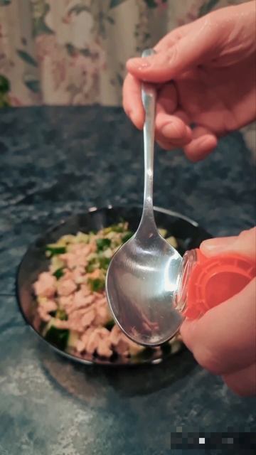 Авокадо, тунец, огурец - вот и весь рецепт) Приятного 🤗 #ждутебянатренировке #тренерАвгустаФилатова смотреть онлайн