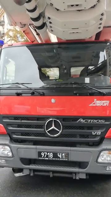 Пожарный автомобиль Mercedes... #shorts #техника смотреть онлайн