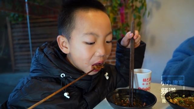 放假了，媳婦帶孩子們去縣城，吃火鍋逛超市，好開心 | On vacation, take the kids to the county, eat hot pot, so happy смотреть онлайн