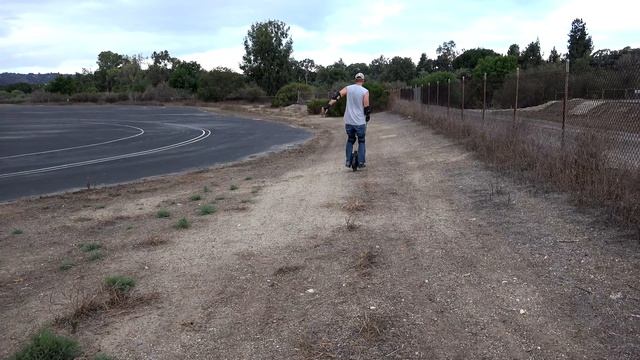 Riding A One Wheel Self-Balancing Scooter in 4K смотреть онлайн