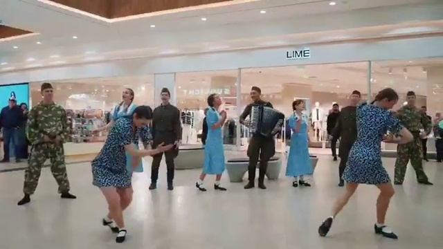 Флэшмоб в 2024 году в "Броско молл" в Хабаровске смотреть онлайн