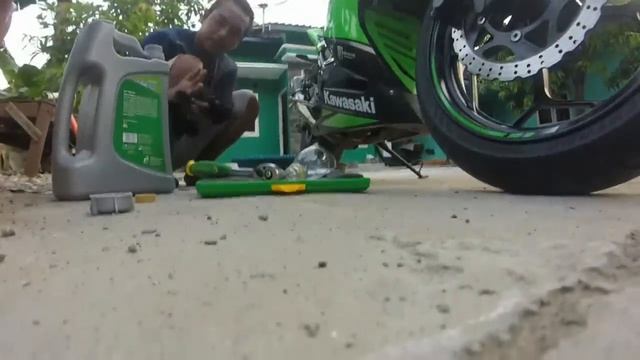 Ganti Oli Mobil dari Pertamina untuk motor Ninja 250FI??? Bisa kok!!! FASTRON TECHNO 10W-40 смотреть онлайн