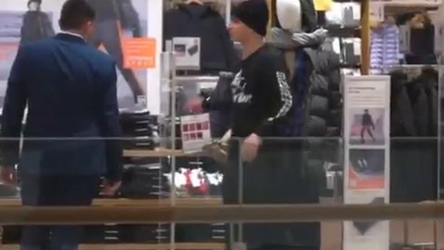 Показал удар охраннику ( Михаил Литвин ) смотреть онлайн